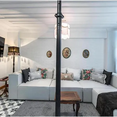 4-br Historical With 5 Ba, Great Location *