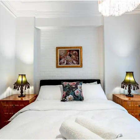 Lejlighed 4-br Historical With 5 Ba, Great Location *