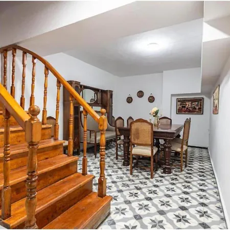 Lejlighed 4-br Historical With 5 Ba, Great Location *