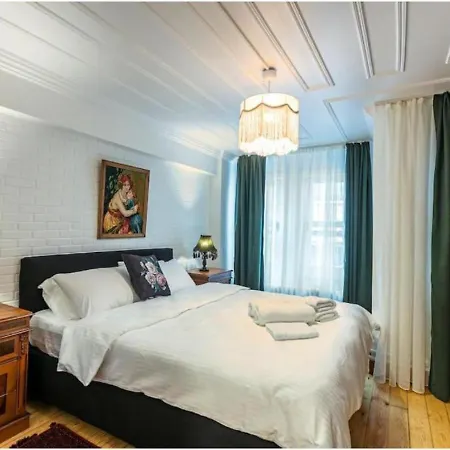 Lejlighed 4-br Historical With 5 Ba, Great Location *