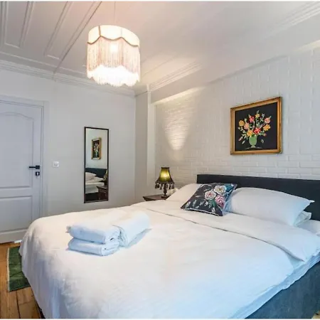 Lejlighed 4-br Historical With 5 Ba, Great Location Istanbul