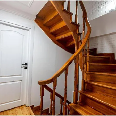 4-br Historical With 5 Ba, Great Location