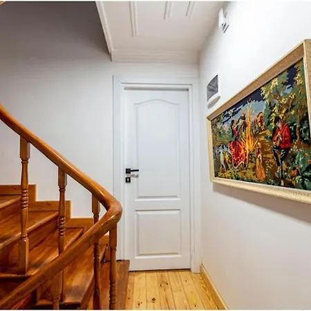 Lägenhet 4-br Historical With 5 Ba, Great Location