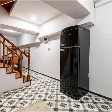 Lägenhet 4-br Historical With 5 Ba, Great Location *