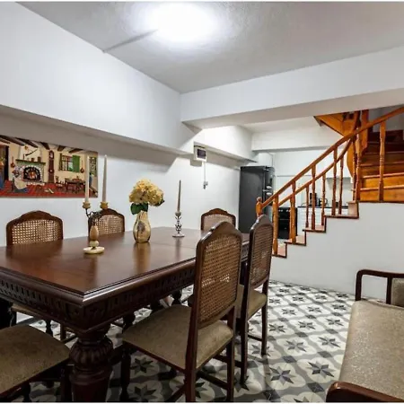 4-br Historical With 5 Ba, Great Location Estambul